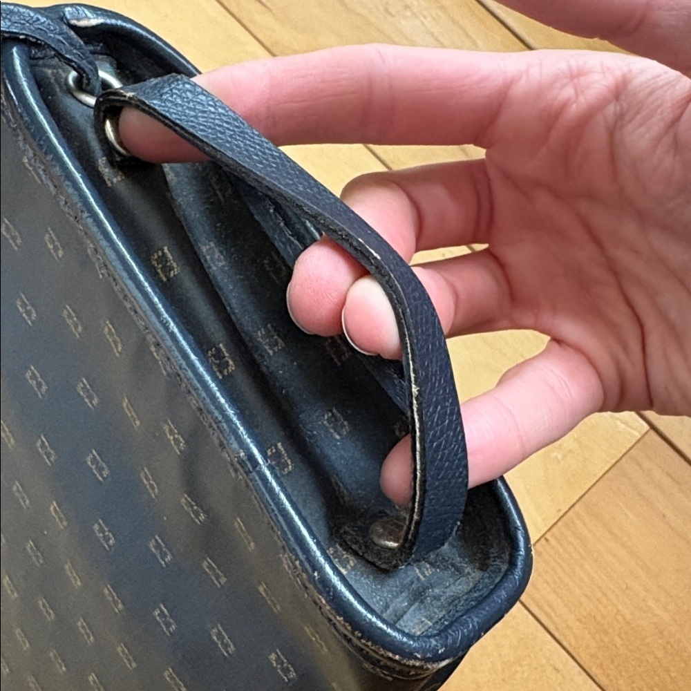 VINTAGE FENDI 80’s crossbody! - Picture 4 of 15